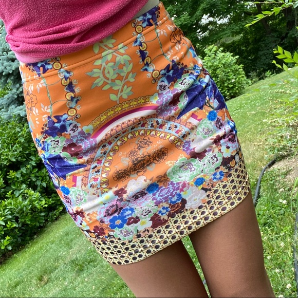 [LF] printed skirt - Picture 2 of 3
